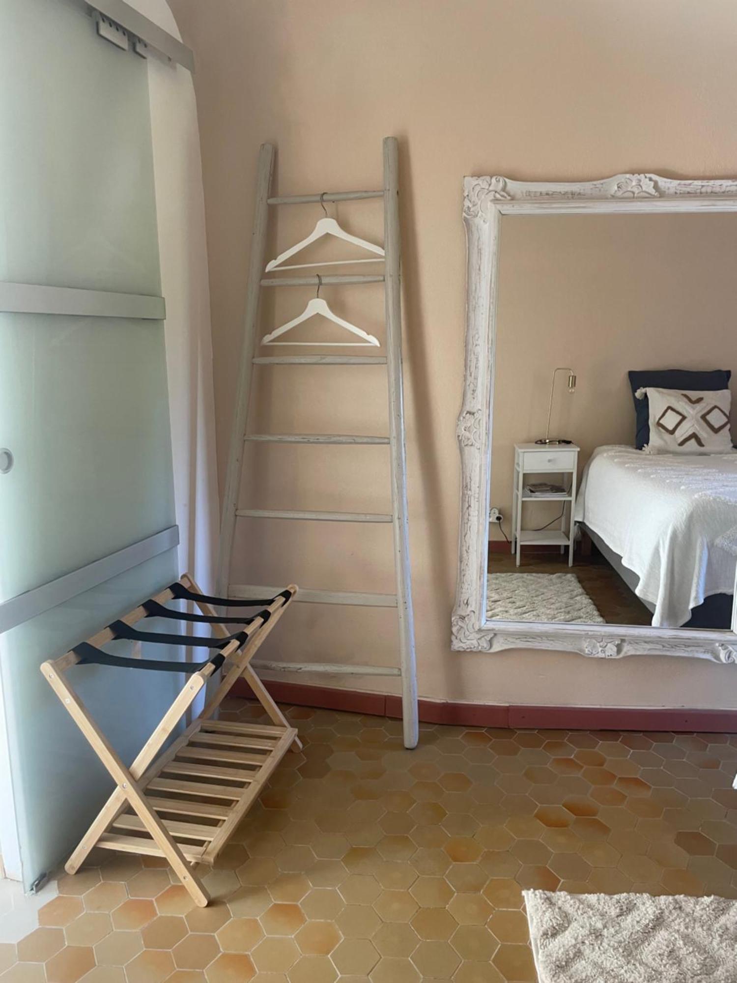Maison Des Bourgades Saint-Julien-de-Peyrolas Ngoại thất bức ảnh